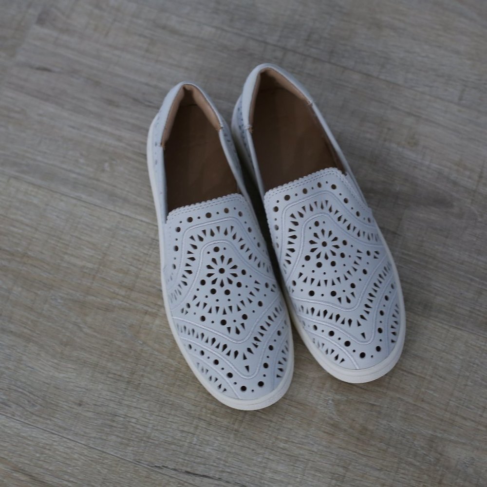 NWT UGG Cas White Perforated Slip On Trainer Sz 8